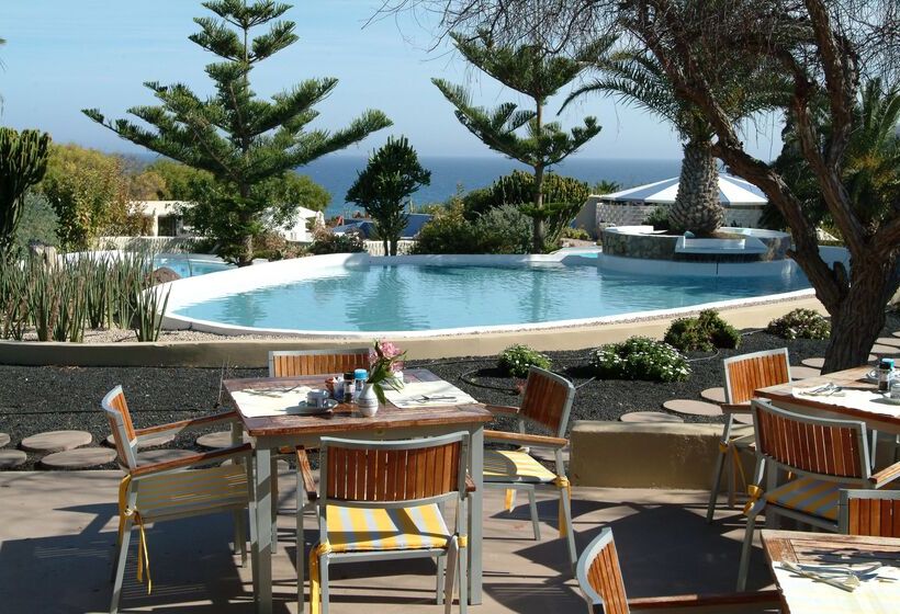 Отель Livvo Risco Del Gato Suites