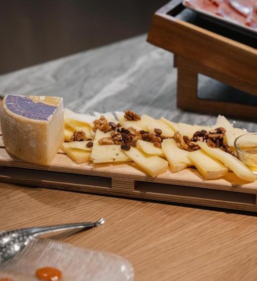 פונדק Re Versiliana