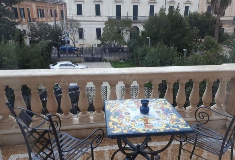 تختخواب و صبحانه Dimora Charleston Lecce Parcheggio Privato In Loco Gratis