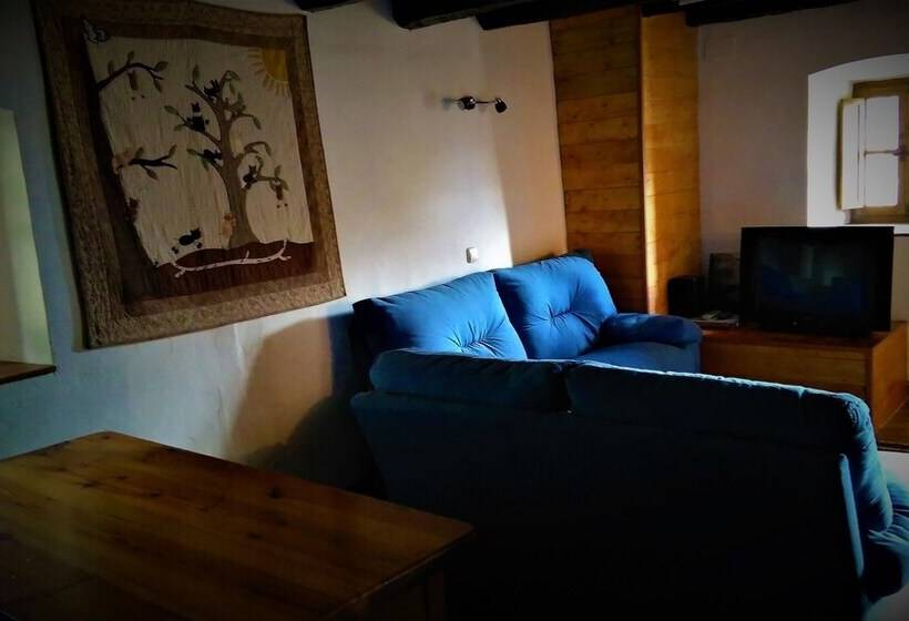 Albergue Rural Mandoia   Hostel