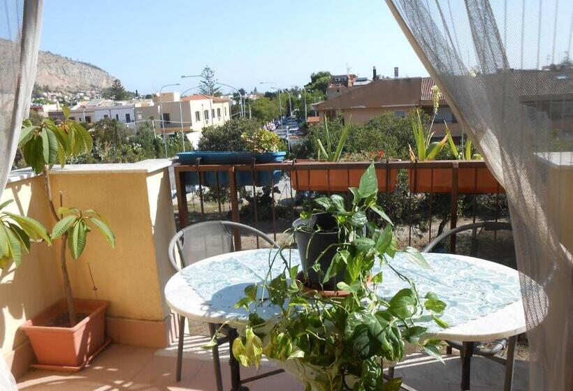تختخواب و صبحانه Camera A Palermo