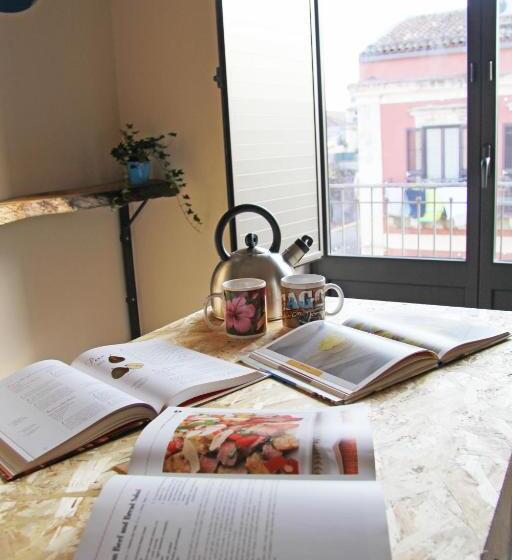 تختخواب و صبحانه Urban Pop Hostel & Bnb