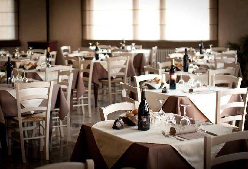 مسافرخانه Al Borgo   Trattoria Con Alloggio