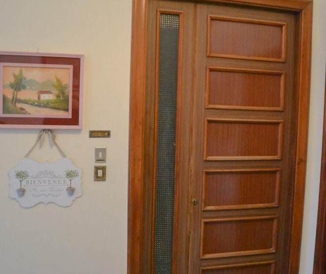 بنسيون Le Stanze Di Ginevra S. Maria A Vico