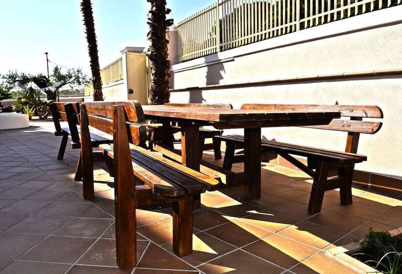 تختخواب و صبحانه Bella Villa