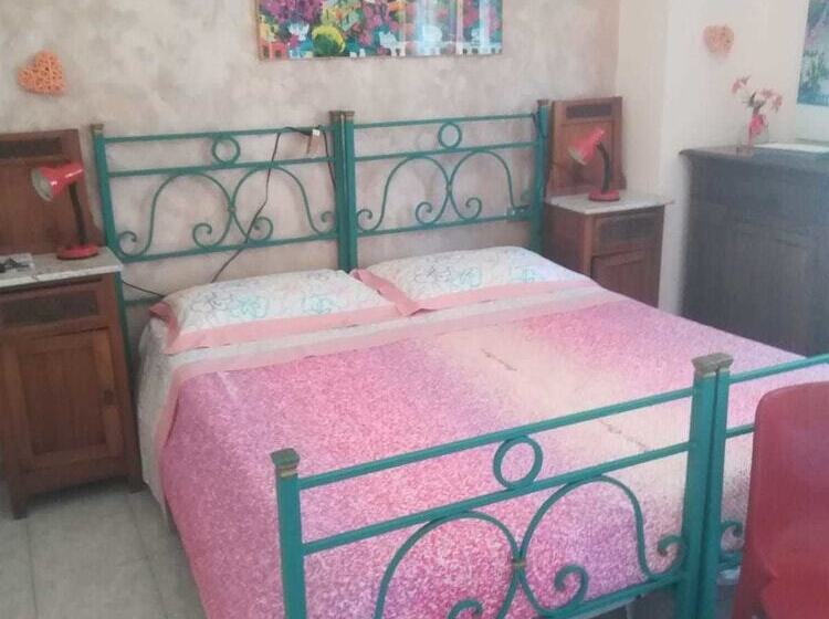 تختخواب و صبحانه Gabbiano Bianco