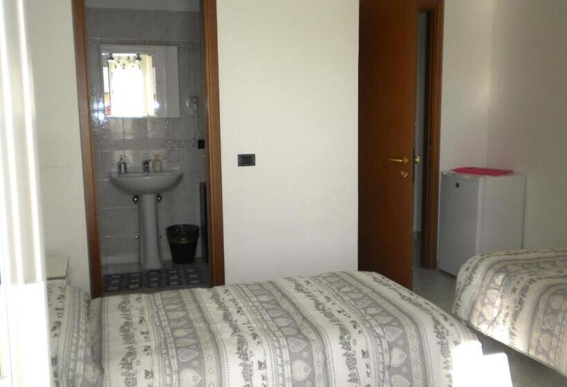 פנסיון Top Suit Uno   Guest House