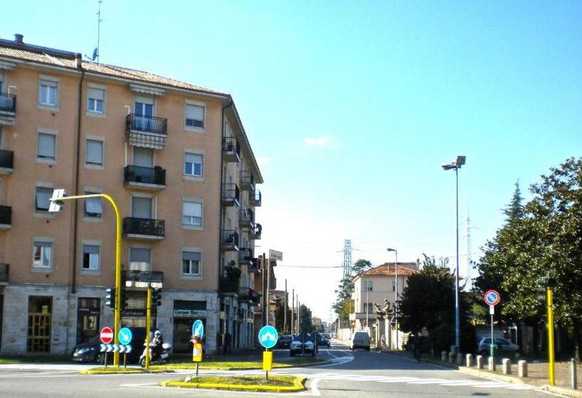 פנסיון Top Suit Uno   Guest House