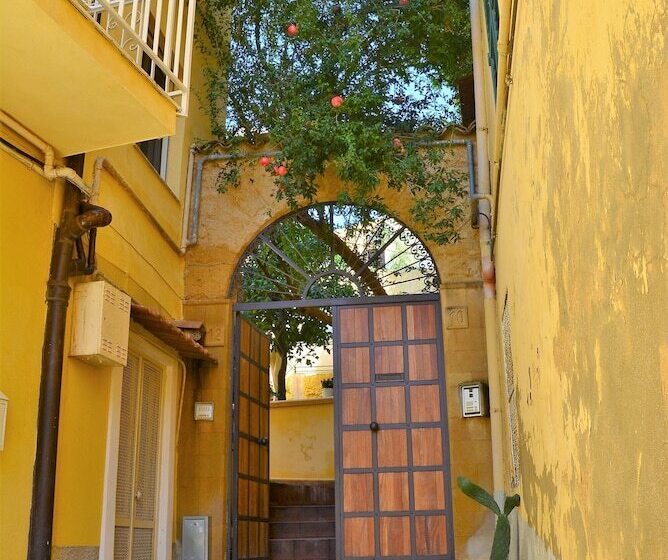 B&b Il Melograno Antico Con Terrazza E Giardino