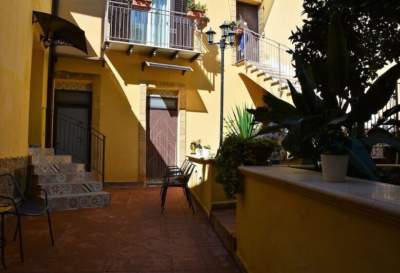 B&b Il Melograno Antico Con Terrazza E Giardino