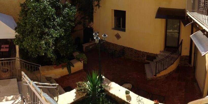 B&b Il Melograno Antico Con Terrazza E Giardino