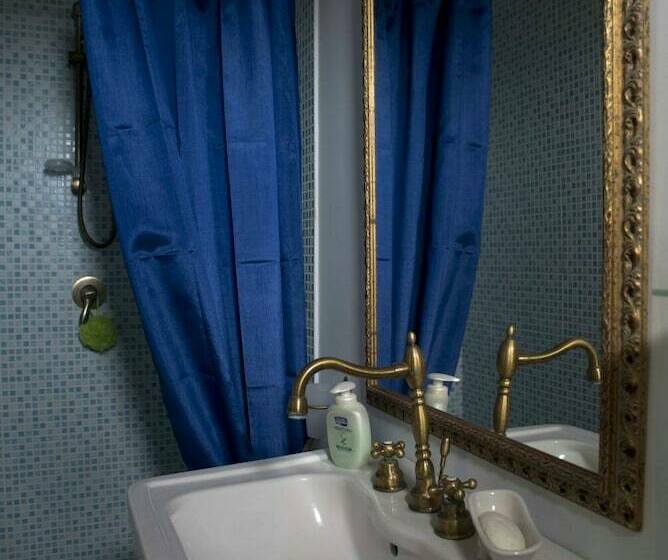 تختخواب و صبحانه Garibaldi 15