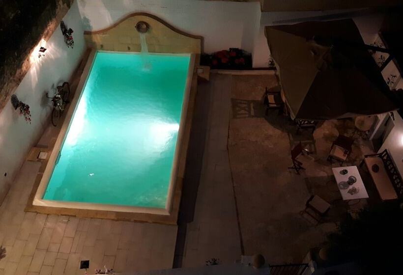 تختخواب و صبحانه Garibaldi 15