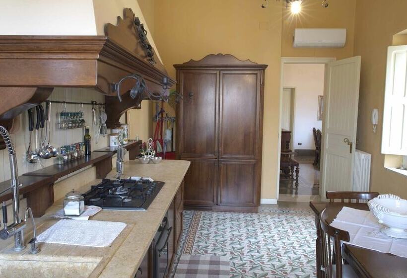 تختخواب و صبحانه Garibaldi 15