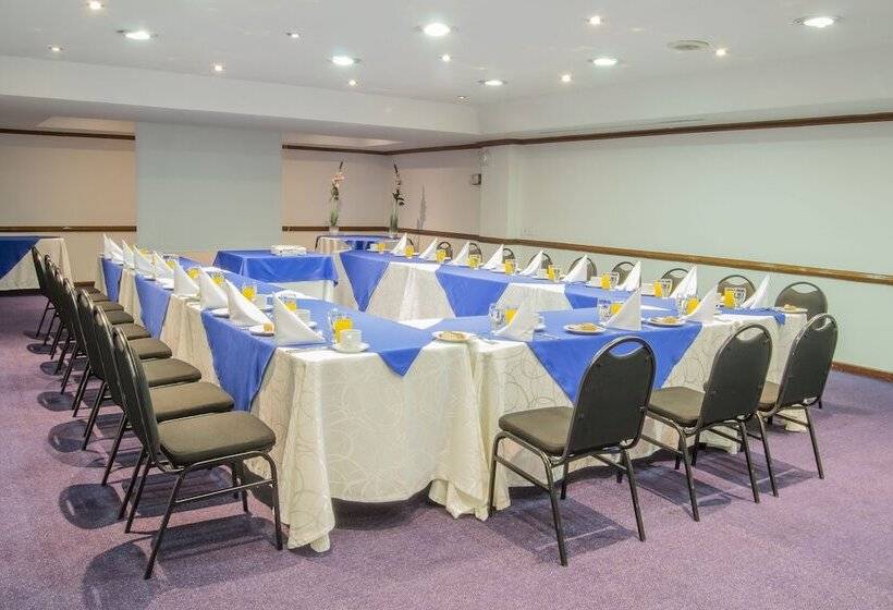 בית מלון כפרי Bogota Regency Usaquen