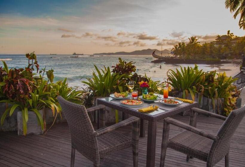 בית מלון כפרי Candi Beach Resort & Spa