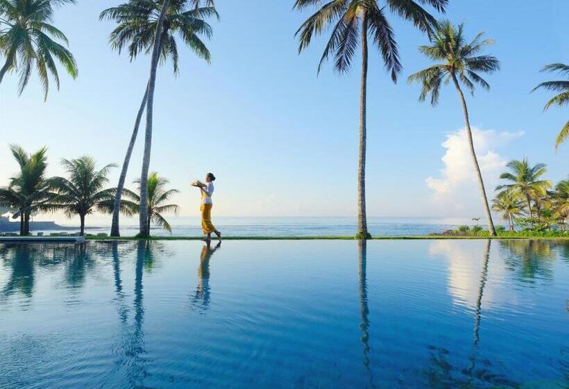 בית מלון כפרי Candi Beach Resort & Spa