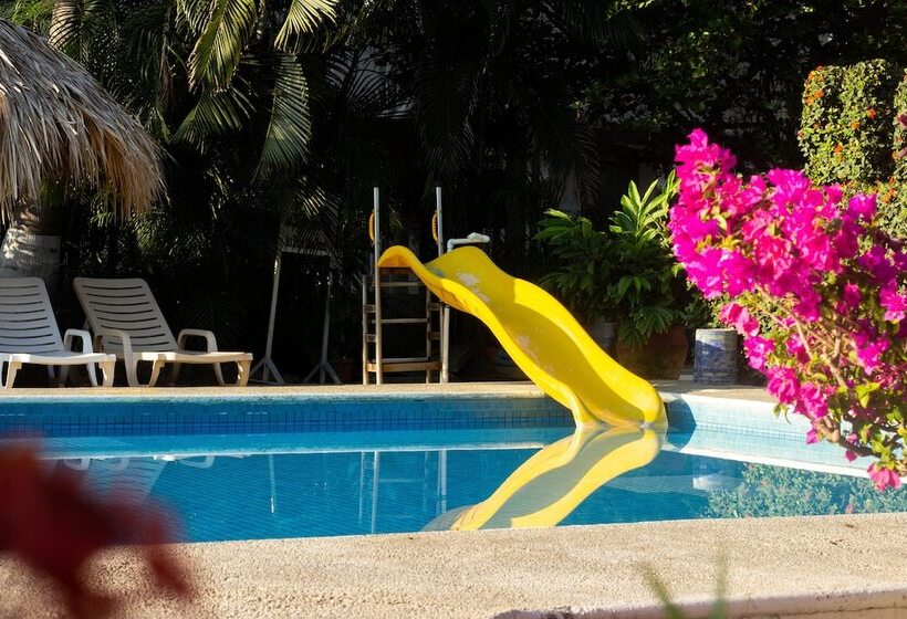 هتل Castillo Huatulco & Beach Club