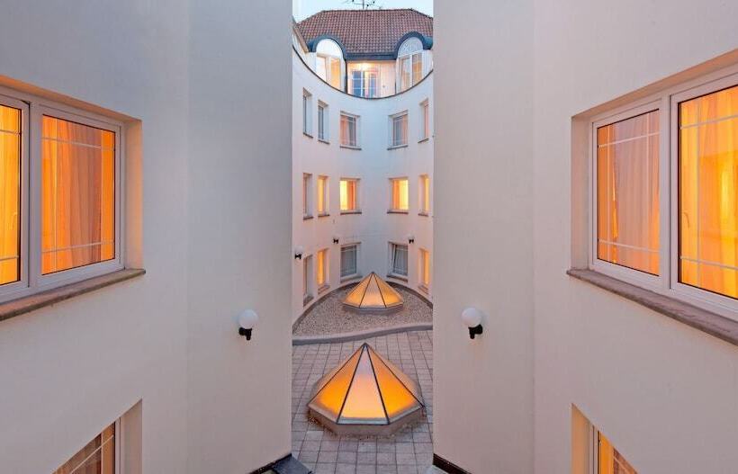 هتل Concertino Zlata Husa