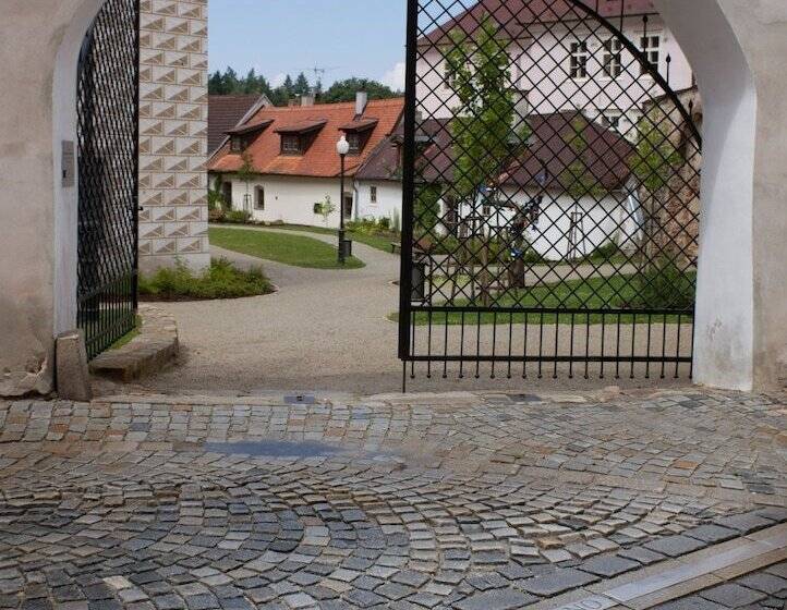 هتل Concertino Zlata Husa