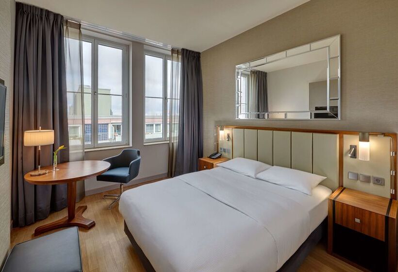 هتل Hilton Cologne