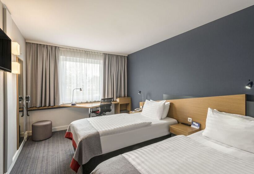 هتل Holiday Inn Express Cologne Muelheim, An Ihg