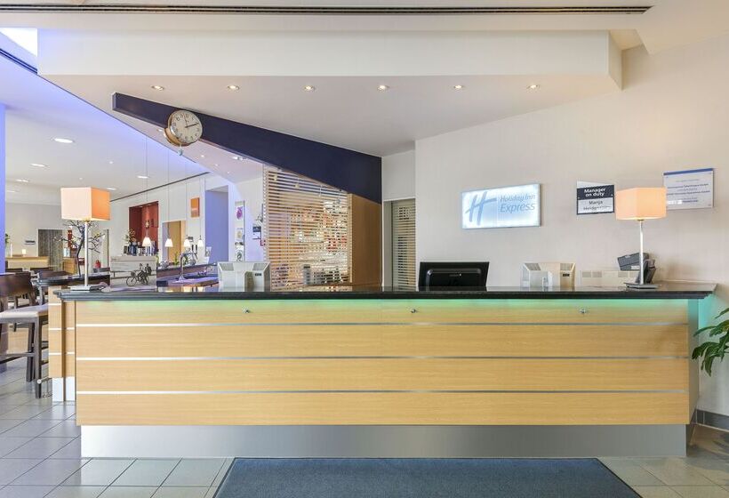هتل Holiday Inn Express Cologne Muelheim, An Ihg