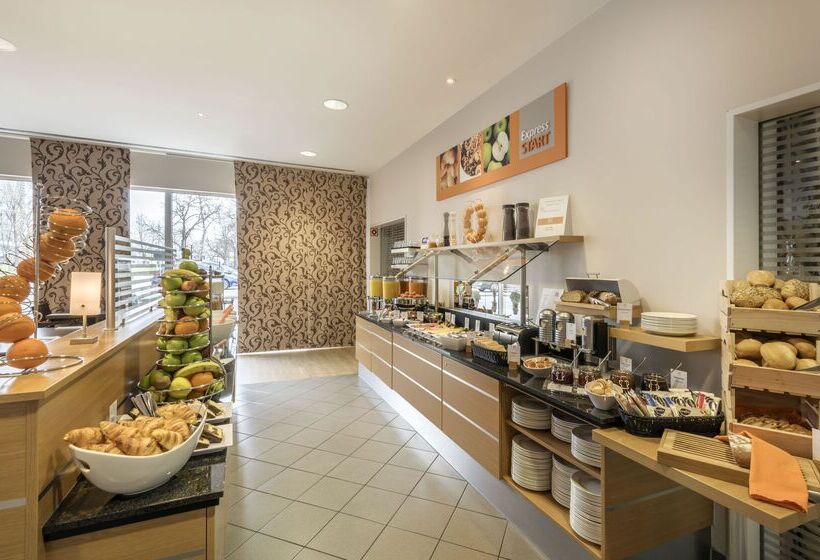 هتل Holiday Inn Express Cologne Muelheim, An Ihg