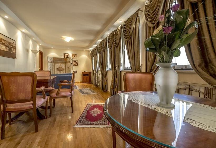 هتل Opera By Zeus International