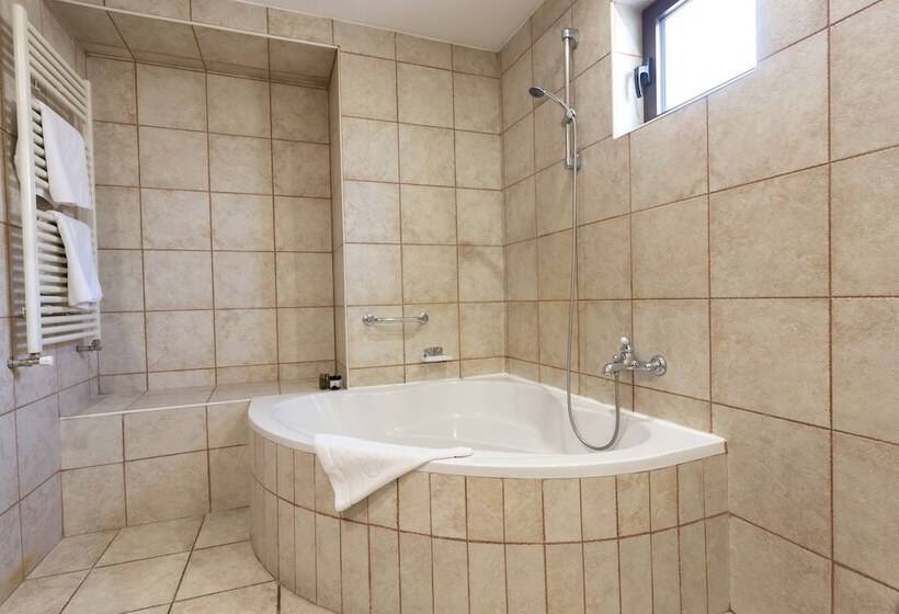 هتل Opera By Zeus International