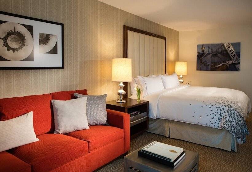 هتل Renaissance Newark Airport