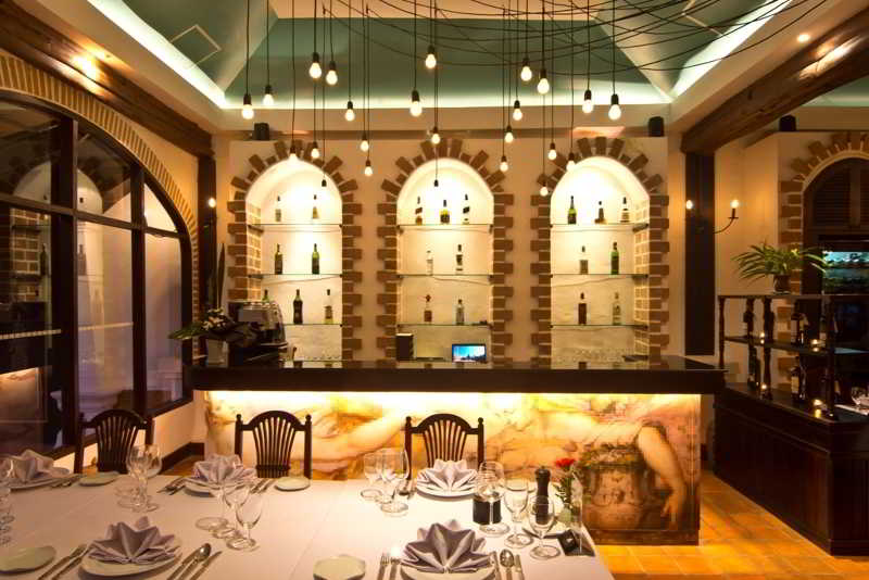 هتل The Legend Chiang Rai Boutique River Resort & Spa