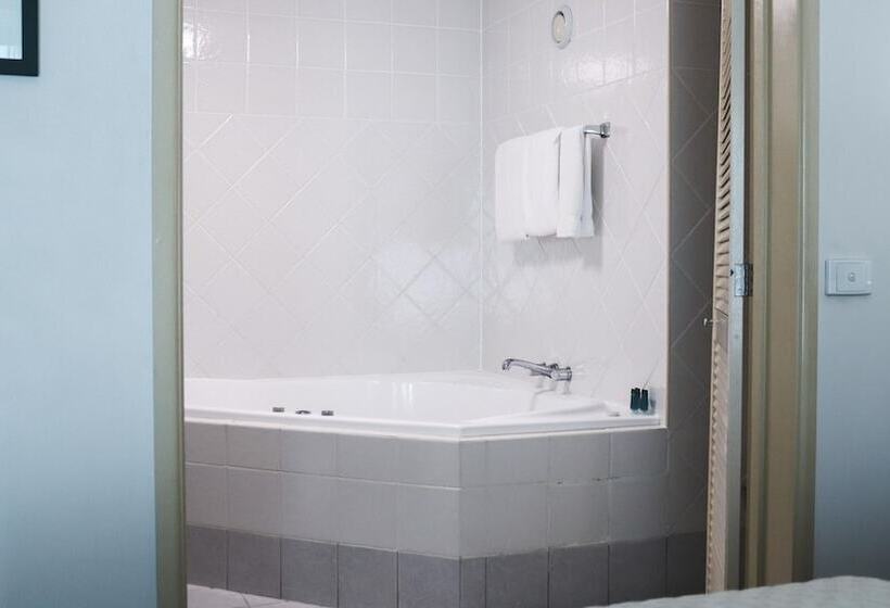 هتل Heritage Cairns