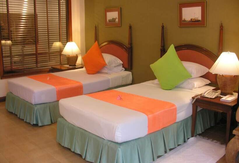 Отель White House Beach Resort