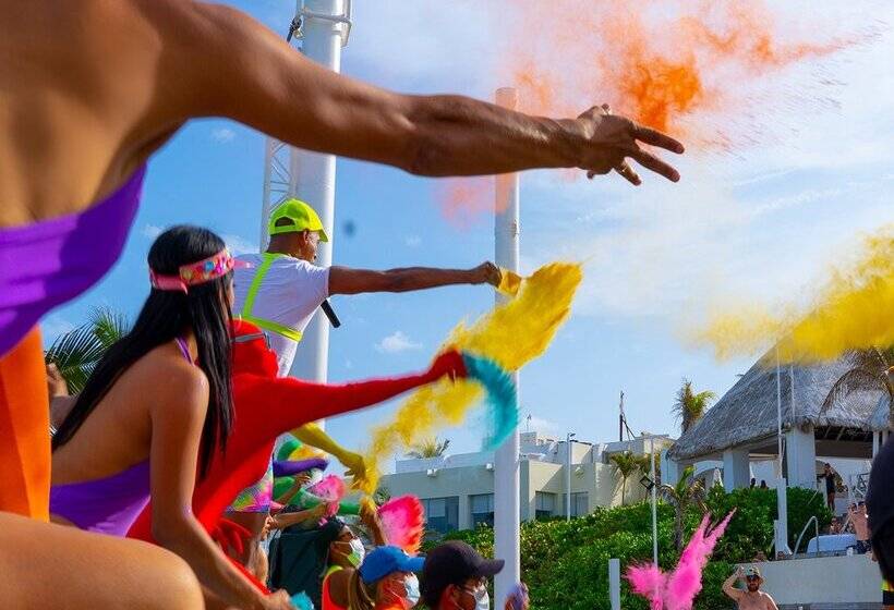 استراحتگاه Grand Oasis Cancun