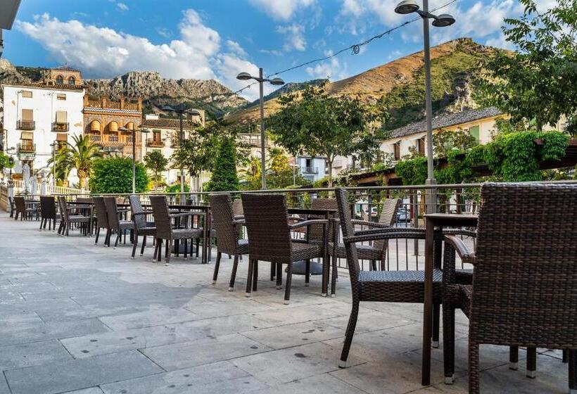 هتل Ciudad De Cazorla