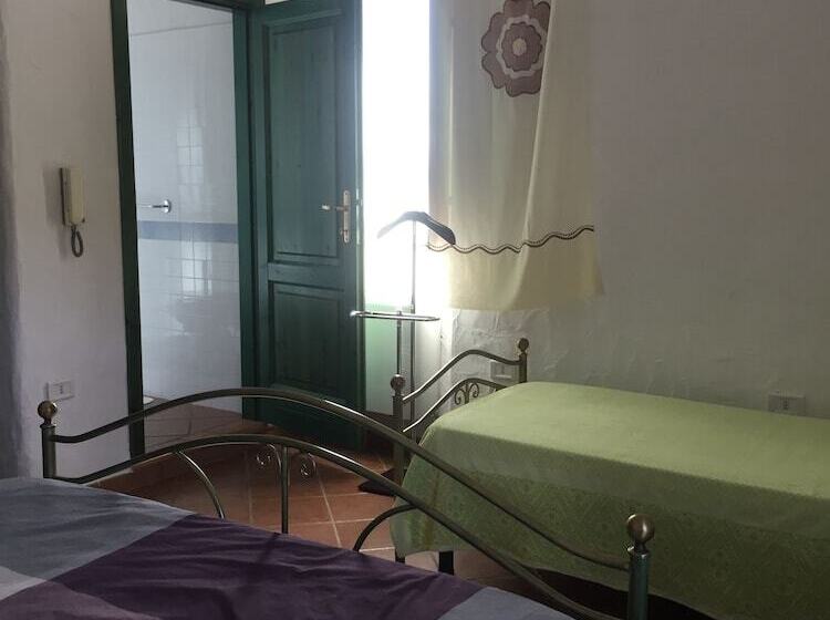 تختخواب و صبحانه Villa Sos Pisches