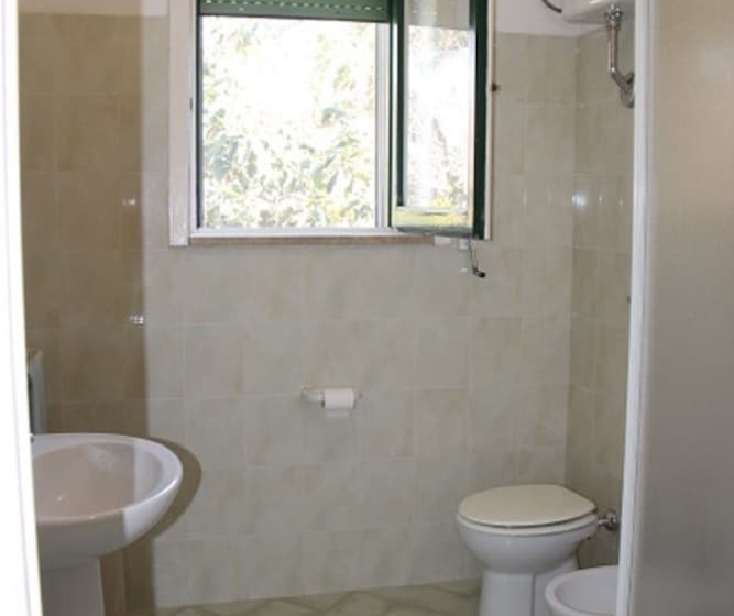 تختخواب و صبحانه Villa Dei Pini
