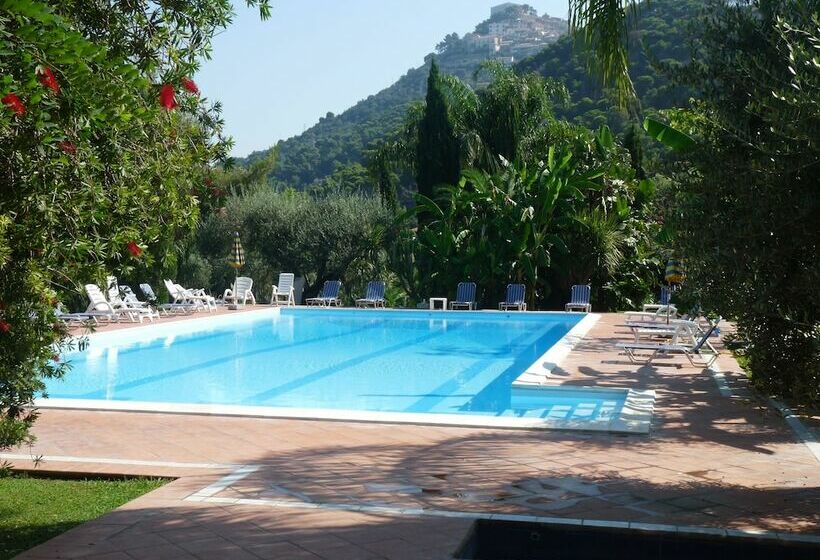 مسافرخانه Villa Passarelli