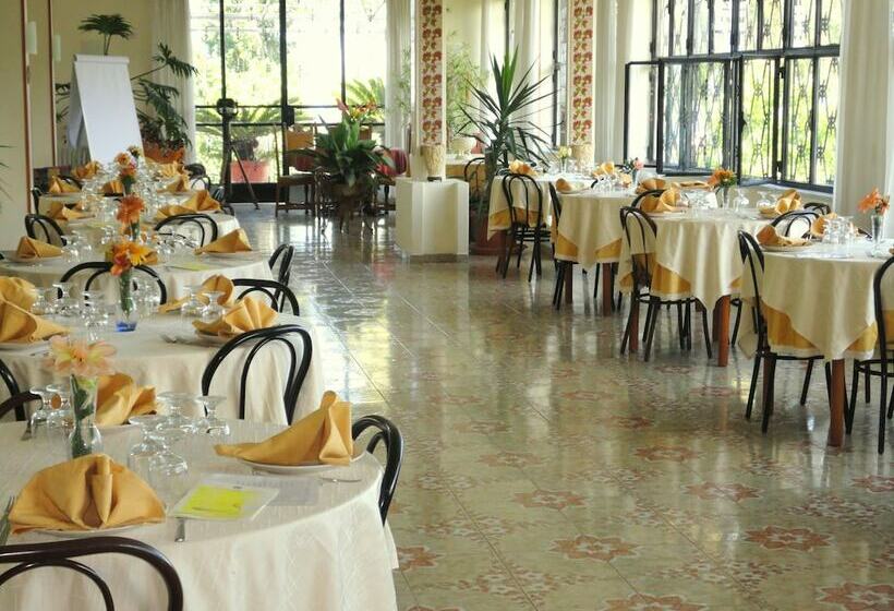 مسافرخانه Villa Passarelli