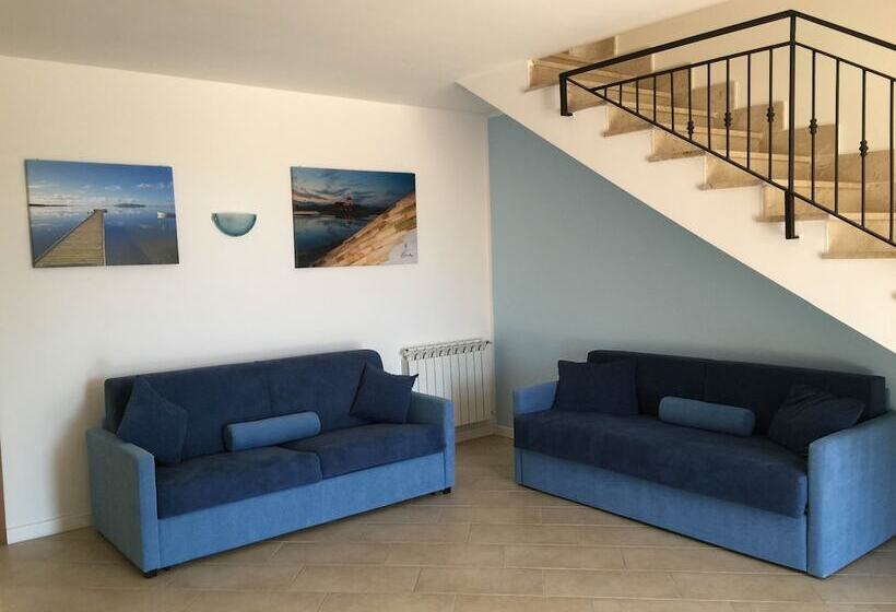 مسافرخانه Herons Bay Resort