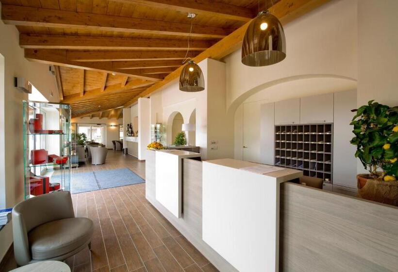 여관 Villa Carolina Resort