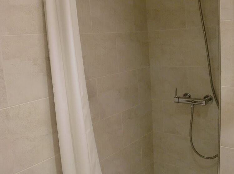 مسافرخانه Esteba