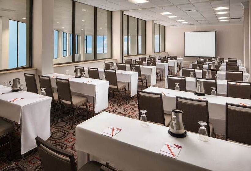 هتل Crowne Plaza Dallas Love Field   Med Area, An Ihg