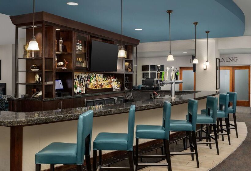 هتل Doubletree By Hilton Chicago O Hare Airport  Rosemont