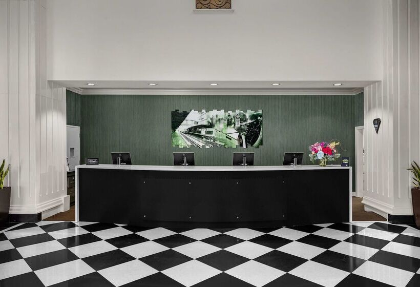 هتل Doubletree By Hilton Chicago O Hare Airport  Rosemont