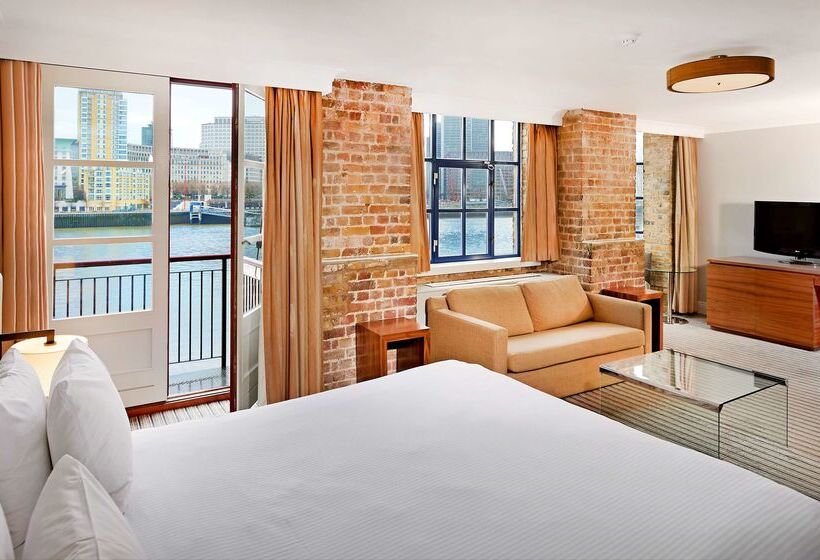 هتل Doubletree By Hilton  London  Docklands Riverside
