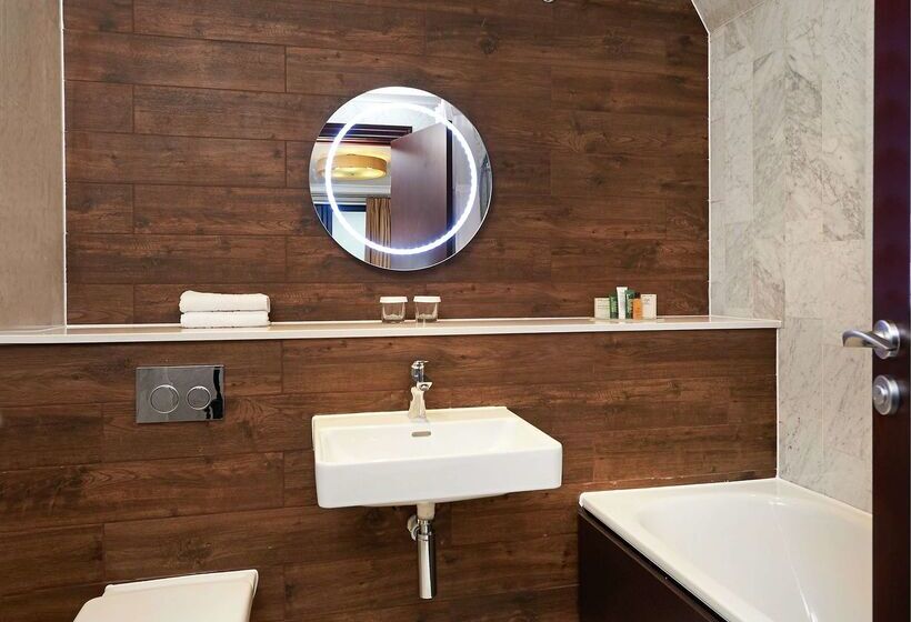 هتل Doubletree By Hilton  London  Docklands Riverside