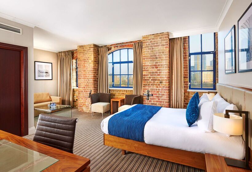 هتل Doubletree By Hilton  London  Docklands Riverside