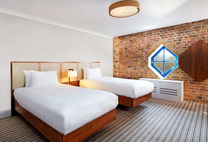 هتل Doubletree By Hilton  London  Docklands Riverside